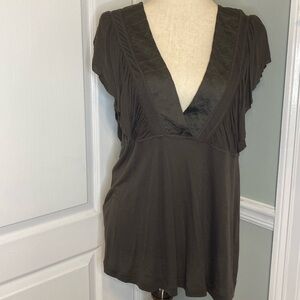 Women’s shirt, size medium